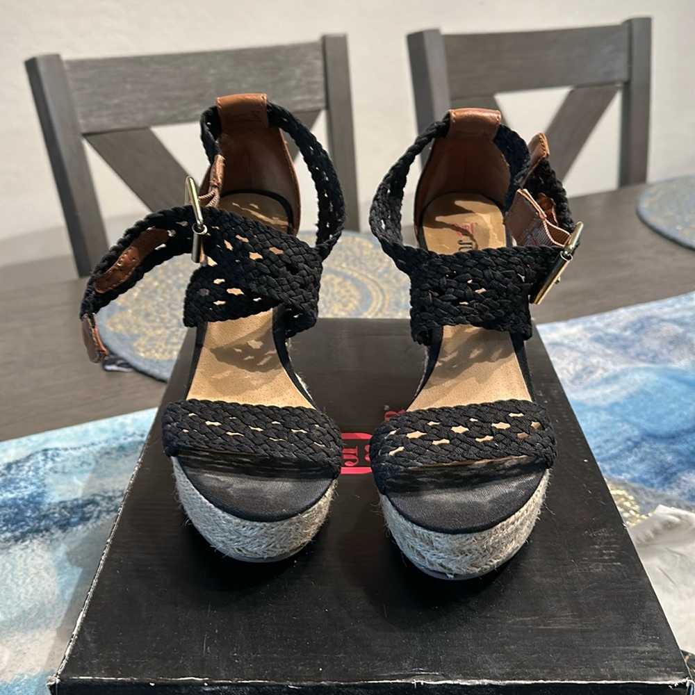 Black wedge